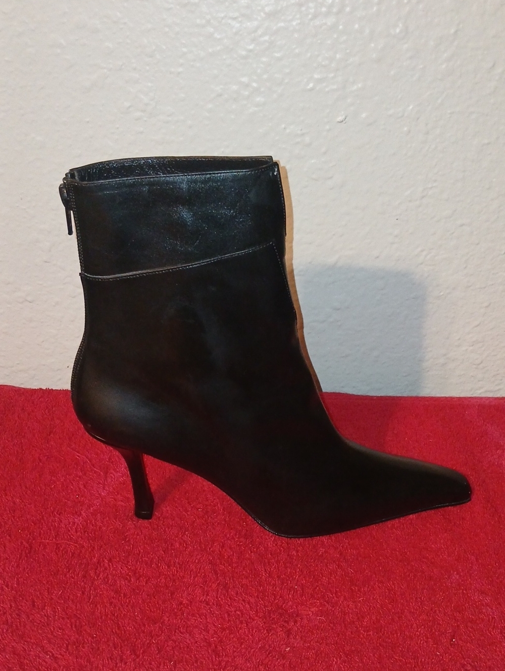Stuart Weitzman Black Pointed Toe Leather Ankle Boots - Picture 13 of 14